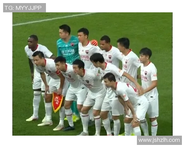 英超赛场球迷行为引发广泛争议引发热议各方意见激烈碰撞